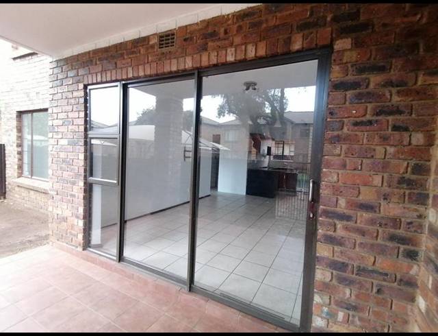 2 BEDROOM PROPERTY TO RENT IN SONNEVELD